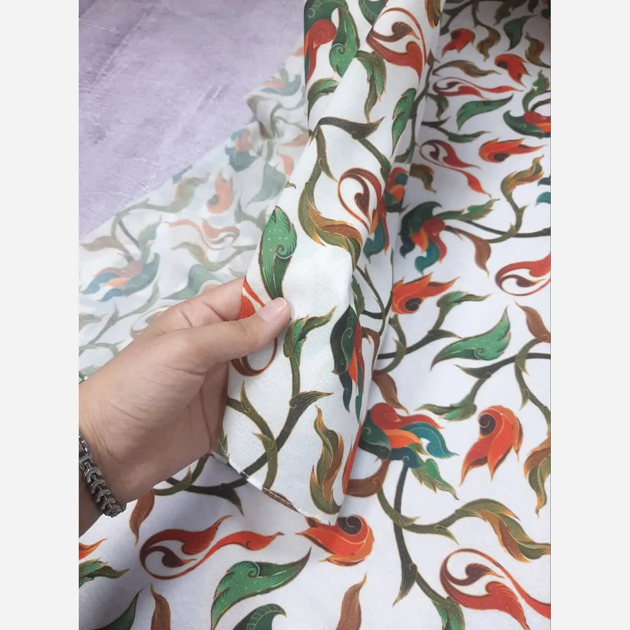 روسری نخ کاستوم طرح حنانه سایز 140 چرخ دوز