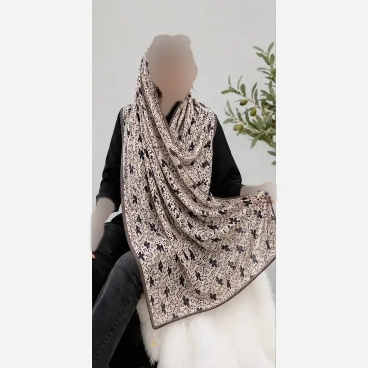 شال زنانه برشکا پلیسه طرح گل گلی سایز آزاد
