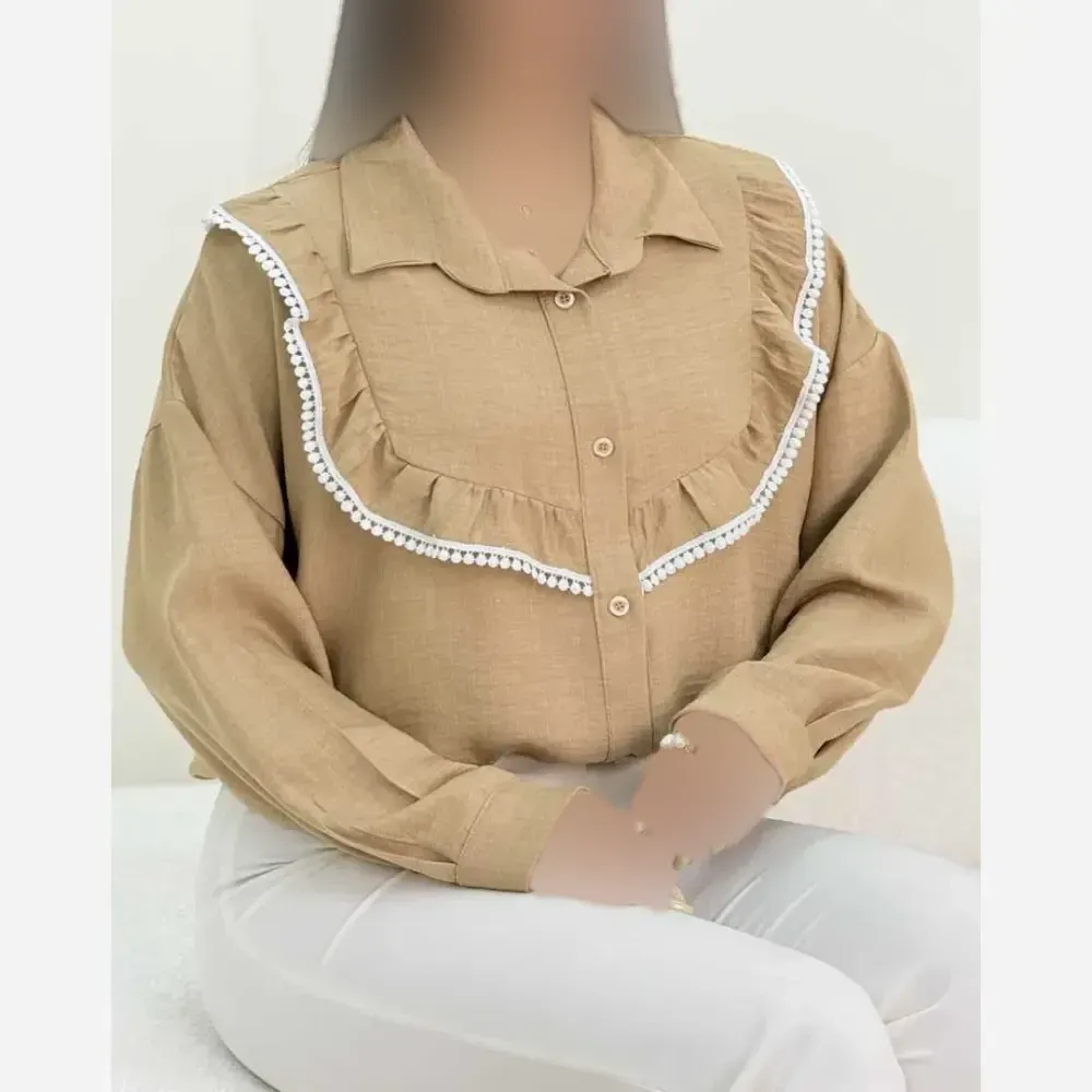 شومیز عروسکی توپی شانتون خرجکار کنفی رنگ کرم فری سایز تا 48