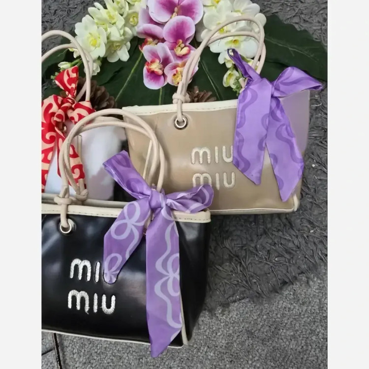 کیف کیمیا چرمی شیک و اسپرت سایز 20 در 15 رنگ مشکی سفید کرم نسکافه