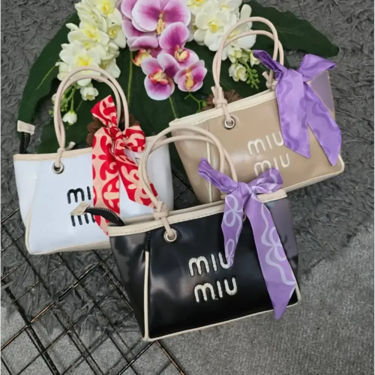 کیف کیمیا چرمی شیک و اسپرت سایز 20 در 15 رنگ مشکی سفید کرم نسکافه