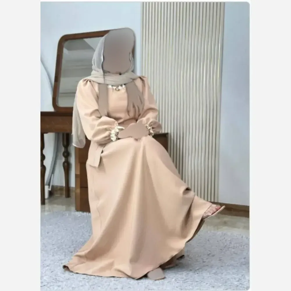 پیراهن مازراتی بلند کرم رنگ یقه و سرآستین گیپور سایز 38 تا 48
