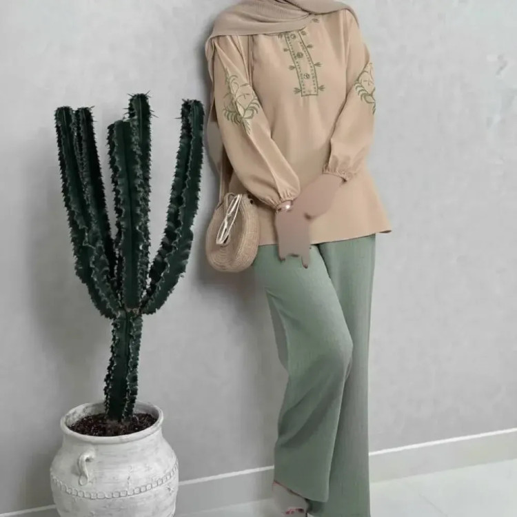 ست تونیک شلوار گندم جنس شانتون سبزسدری فری سایز گلدوزی شده