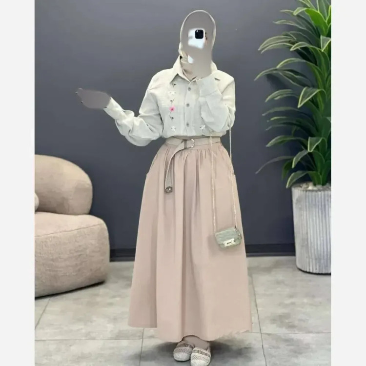 شومیز گلدوزی شبدر جنس شانتون رنگ کرم
