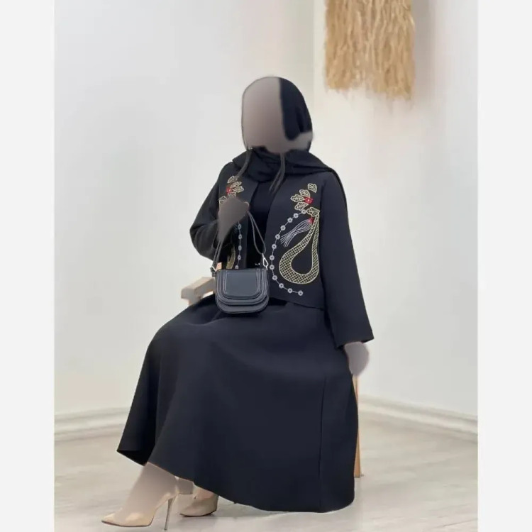 کت و دامن مازراتی مشکی گلدوزی شده مدل یارا فری سایز