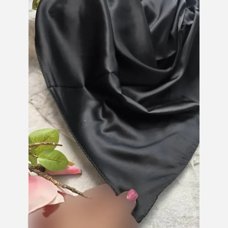 روسری ساتن ترک مشکی ضخیم ابعاد 100 در 100 مجلسی