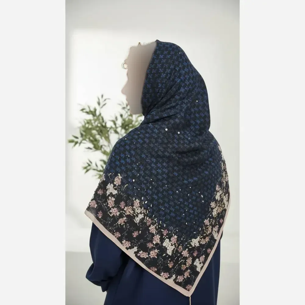 روسری پلیسه زنانه ابعاد 125 در 125 شاین دار مدل جوانه