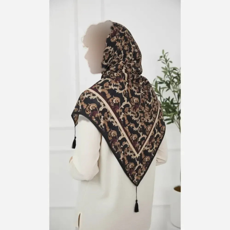 روسری پلیسه زنانه ابعاد 125 در 125 شاین دار مدل جوانه