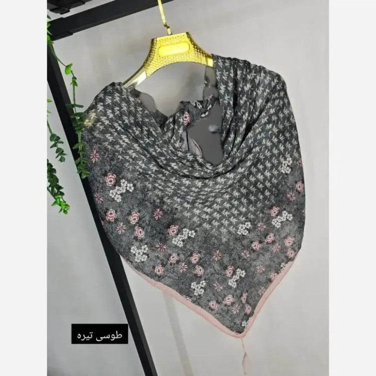 روسری پلیسه زنانه ابعاد 125 در 125 شاین دار مدل جوانه