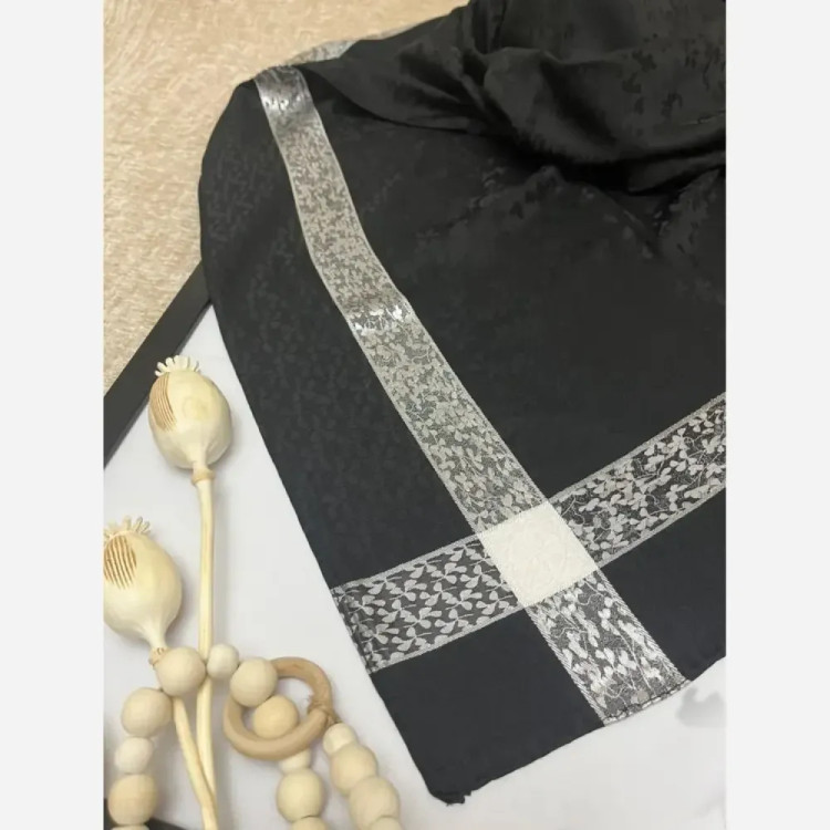 روسری ژاکارد ابریشم ترک دورو حاشیه نقره کوب سایز 90 در 90 چهار فصل