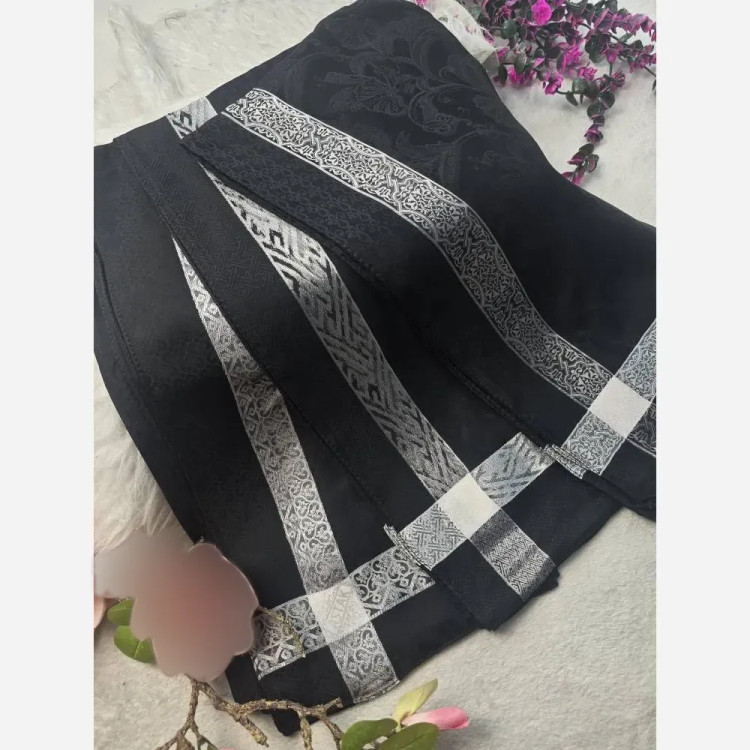 روسری ژاکارد ابریشم ترک دورو حاشیه نقره کوب سایز 90 در 90 چهار فصل