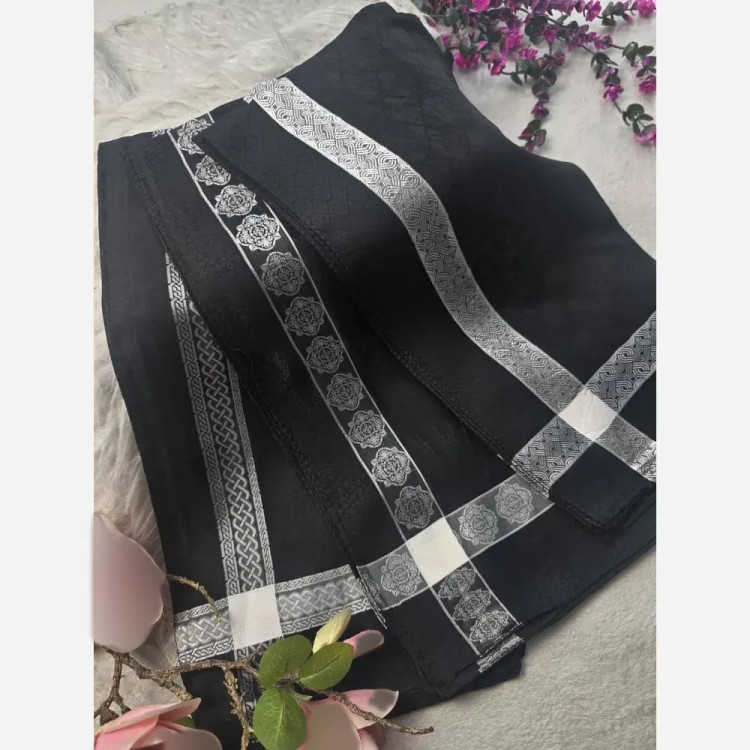 روسری ژاکارد ابریشم ترک دورو حاشیه نقره کوب سایز 90 در 90 چهار فصل