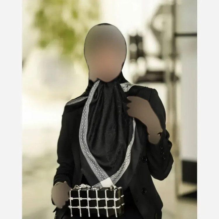 روسری ژاکارد ابریشم ترک دورو حاشیه نقره کوب سایز 90 در 90 چهار فصل