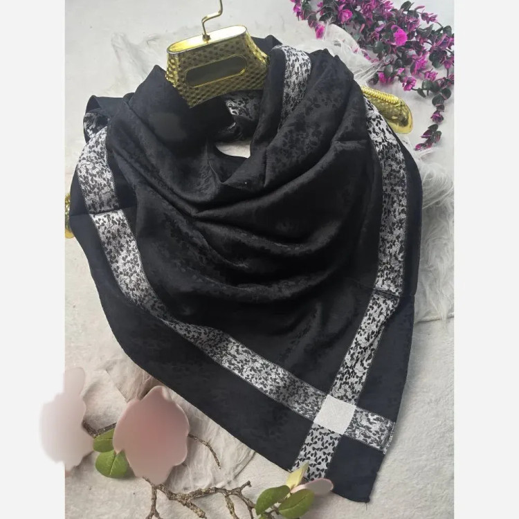 روسری ژاکارد ابریشم ترک دورو حاشیه نقره کوب سایز 90 در 90 چهار فصل