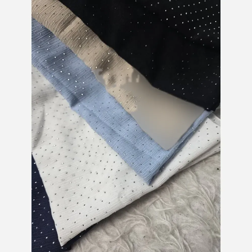 روسری مجلسی حلما جنس کریشه درختی نگین کوب ابعاد 92 در 92