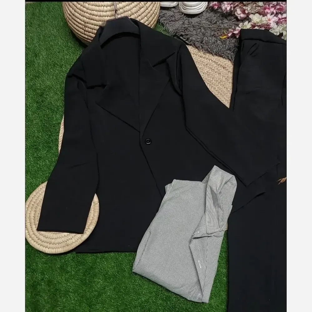 سه تیکه زنانه مدل نوشین جنس سوپرکجراه اعلا رنگ مشکی و سرمه ای سایز 38 تا 46