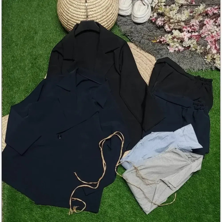 سه تیکه زنانه مدل نوشین جنس سوپرکجراه اعلا رنگ مشکی و سرمه ای سایز 38 تا 46
