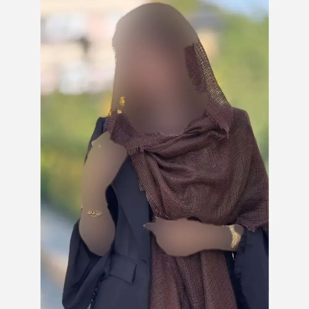 شال حصیری زنانه سبک و تابستانی سایز 70 در 200 رنگ مشکی سورمه ای قهوه ای