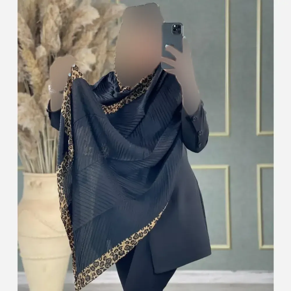 شال حاشیه پلنگی پلیسه ریز مشکی سایز 60 در 180 سانت
