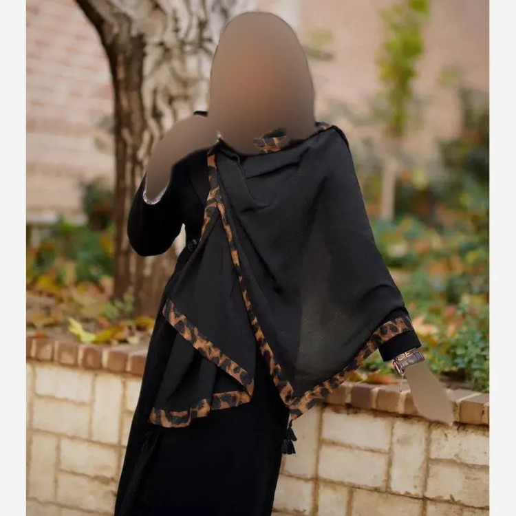 شال حاشیه پلنگی پلیسه ریز مشکی ابعاد 60 در 180 سانتیمتر