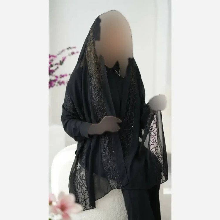 شال مجلسی مشکی کرپ حریر و خرجکار دانتل و نگین پرسی مدل آسا