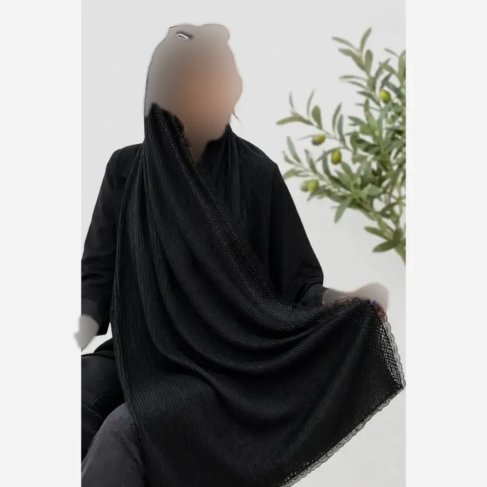 شال مجلسی مشکی برشکا لب دانتل و نگین کوبی طرح مزونی ابعاد 70 در 180 سانتی متر