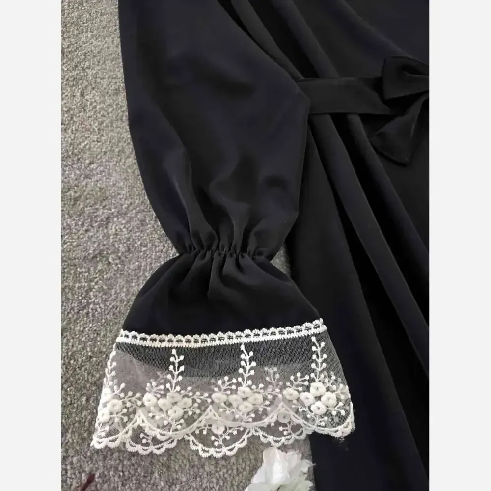 پیراهن عبایی محبوبه جنس الیزه فری سایز رنگ مشکی گیپور مشکی و سفید