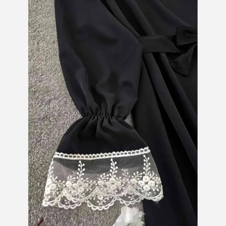 پیراهن عبایی محبوبه جنس الیزه فری سایز رنگ مشکی گیپور مشکی و سفید