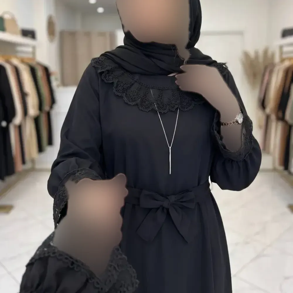 پیراهن عبایی محبوبه جنس الیزه فری سایز رنگ مشکی گیپور مشکی و سفید