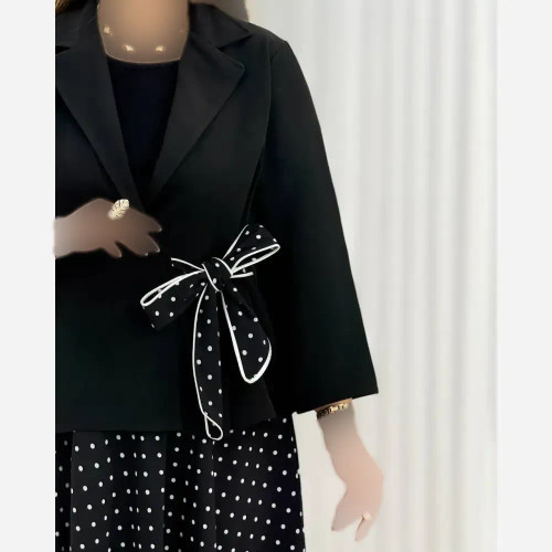 ست کت و دامن مجلسی زنانه جنس کت مازراتی و دامن بوگاتی سایز فری 36 تا 46