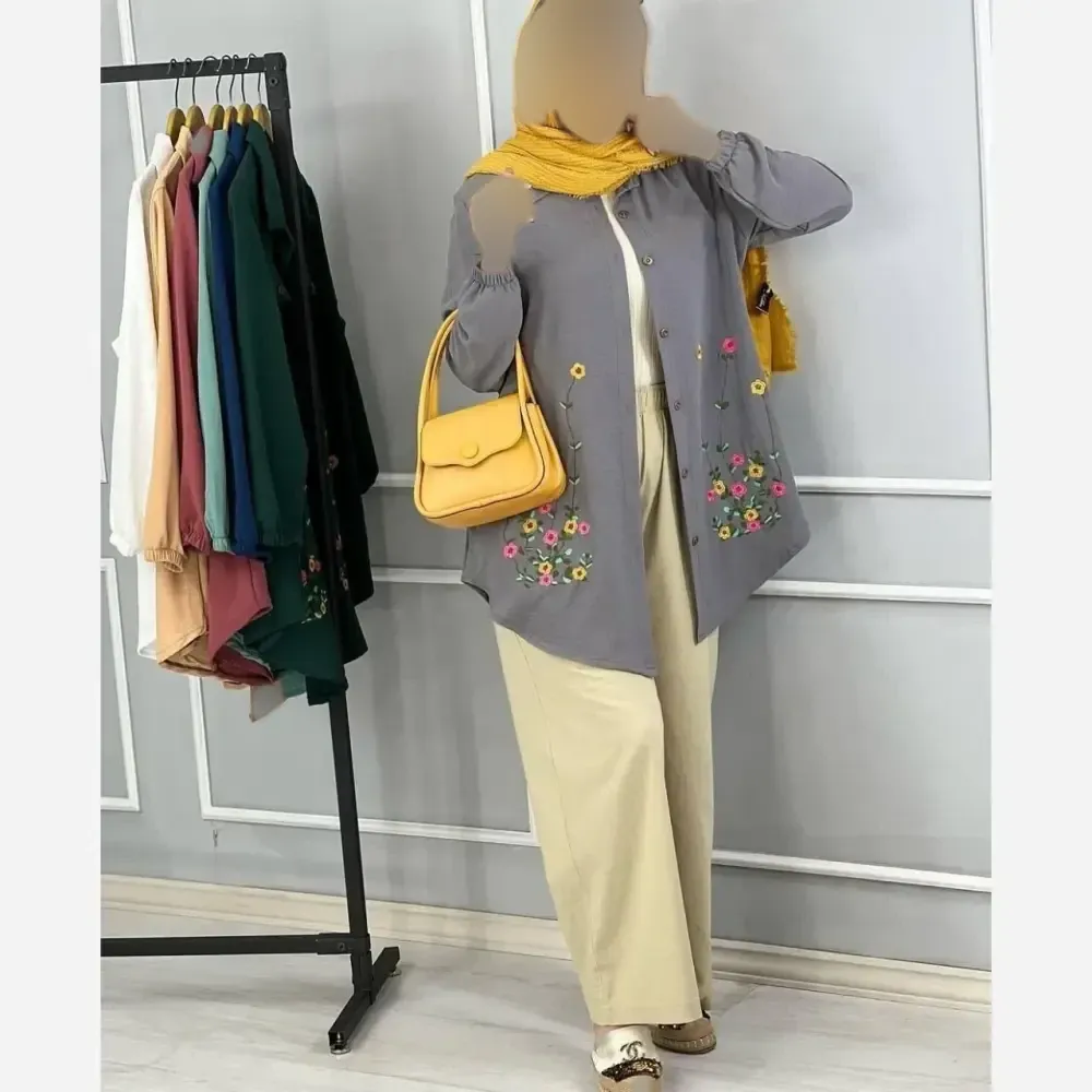 شومیز مانتویی گلدوزی شده جنس شانتون سایز یک و دو رنگ کرم طوسی سبزسدری