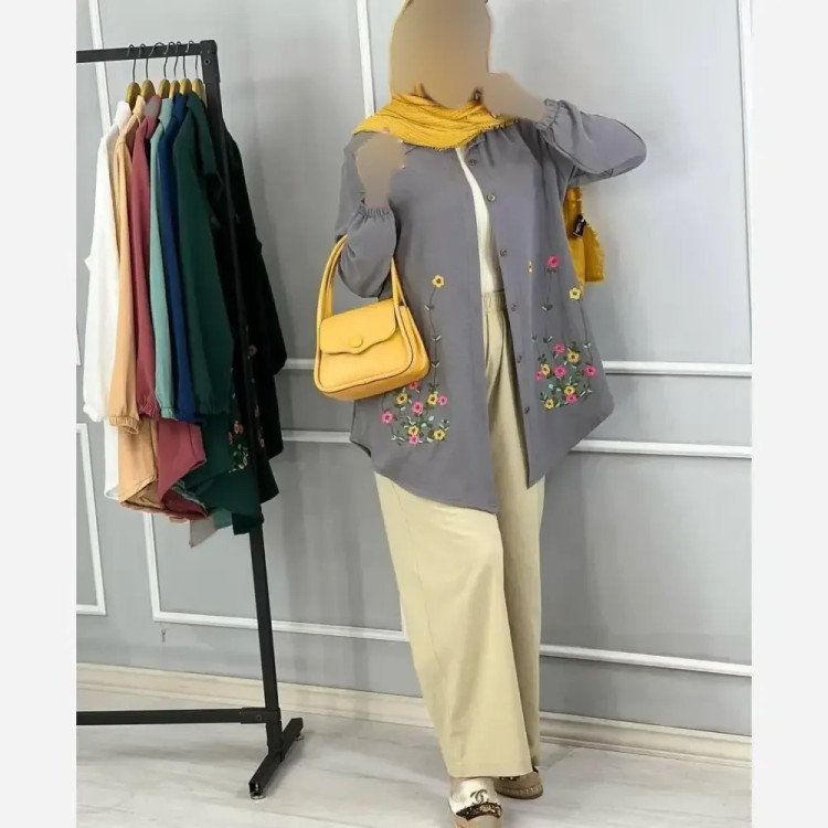 شومیز مانتویی گلدوزی شده جنس شانتون سایز یک و دو رنگ کرم طوسی سبزسدری