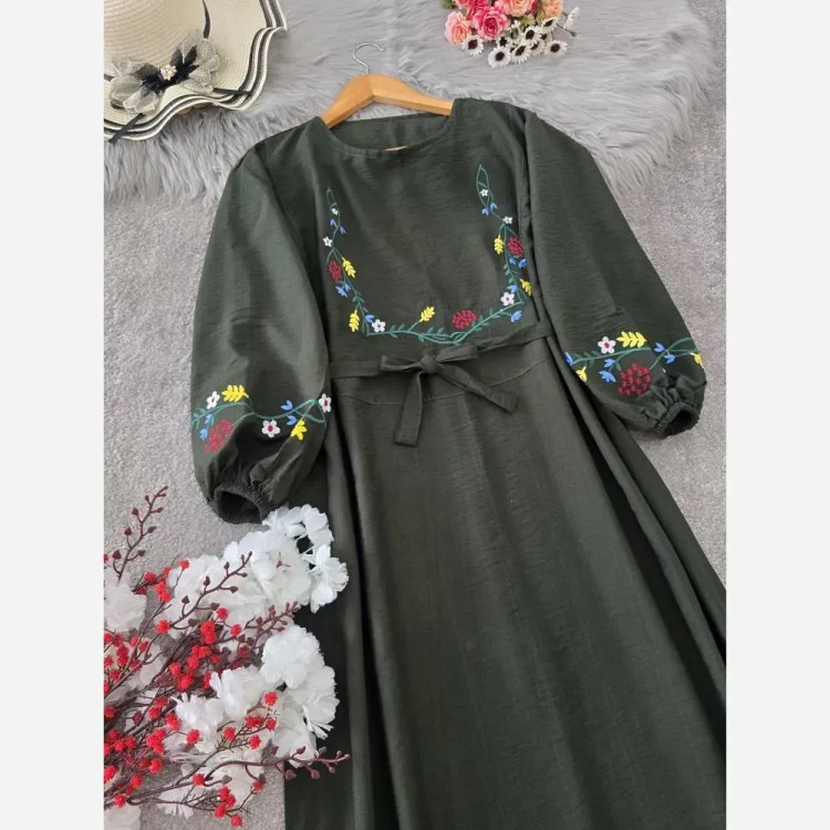 کفتان گلدوزی گلبرگ جنس بابوس فری سایز رنگ کرم نسکافه ای سبزسدری زرشکی