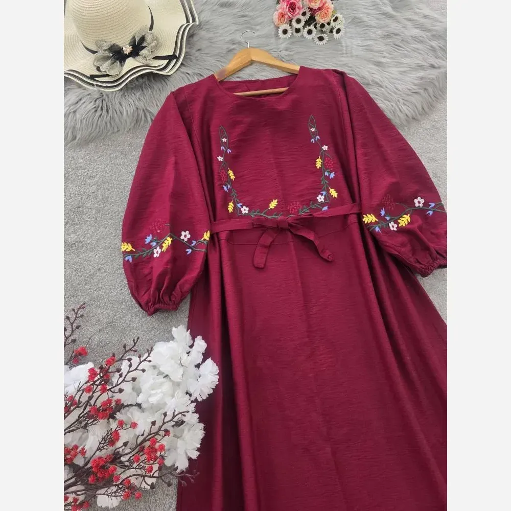 کفتان گلدوزی گلبرگ جنس بابوس فری سایز رنگ کرم نسکافه ای سبزسدری زرشکی