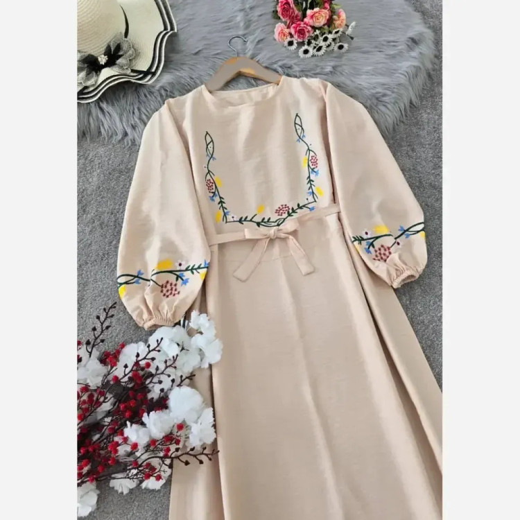کفتان گلدوزی گلبرگ جنس بابوس فری سایز رنگ کرم نسکافه ای سبزسدری زرشکی