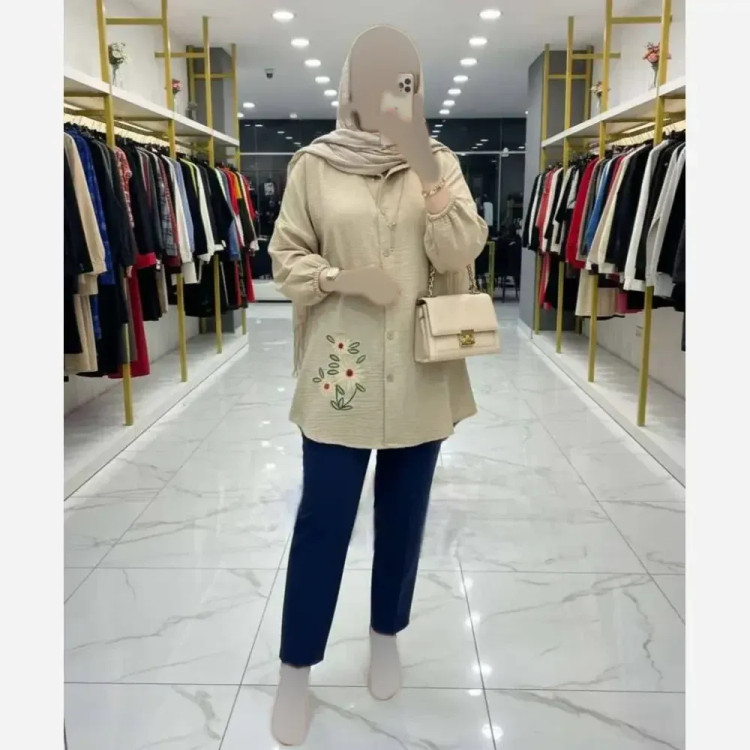 شومیز مانتویی گلدوزی شده سه گل بابونه جنس شانتون