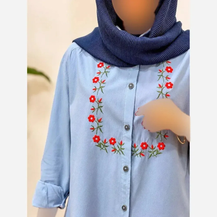 مانتو الیاف گلسار گلدوزی شده فری سایز کرم سفید آبی آسمانی