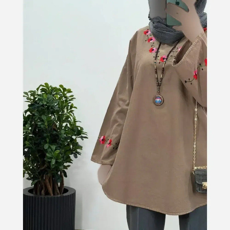 شومیز الیاف لاله گلدوزی شده قواره دار سایزبندی 42 تا 50 رنگ نسکافه ای