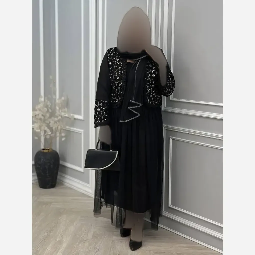ست سه تیکه کت کرپ مازراتی و دامن تور رنگ مشکی سایز فری 38 تا 46