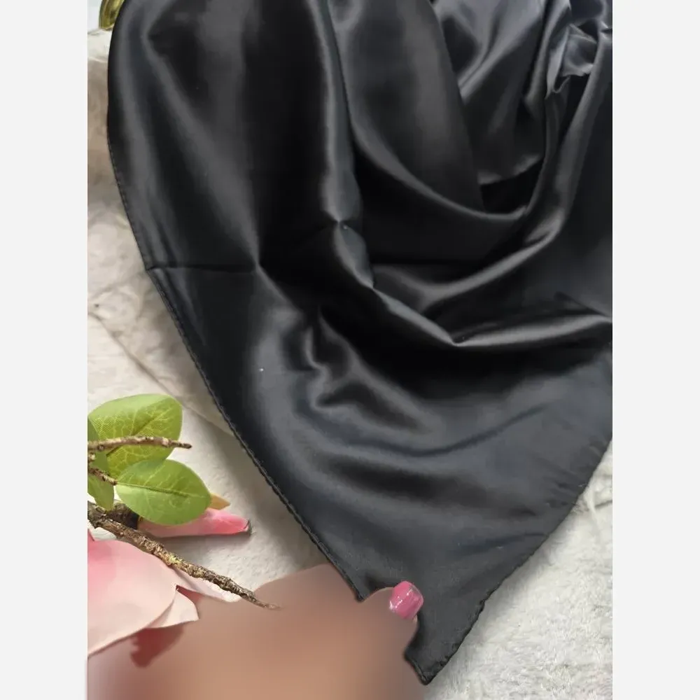 روسری ساتن ترک مشکی ابعاد 100 در 100 ضخیم و گرم بالا
