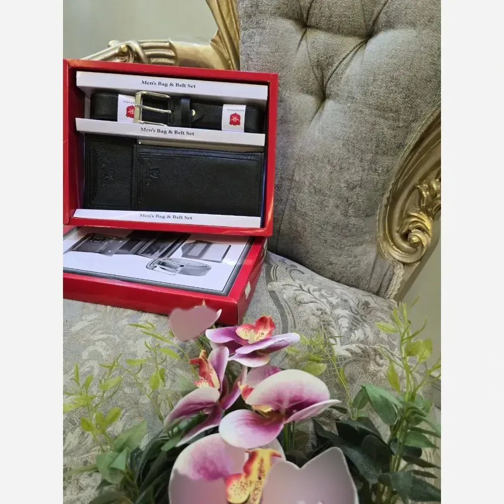 پک هدیه مردانه چرم شامل کیف پول جاکارتی و کمربند رنگ مشکی و عسلی