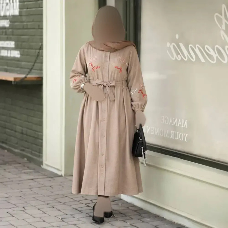 پیراهن گلدوزی نگار جنس شانتون فری سایز رنگ بندی متنوع