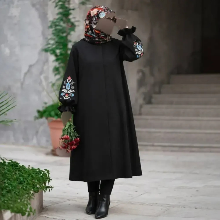 مانتو بلند مازراتی گلدوزی شده زنانه مشکی فری سایز (40-50)