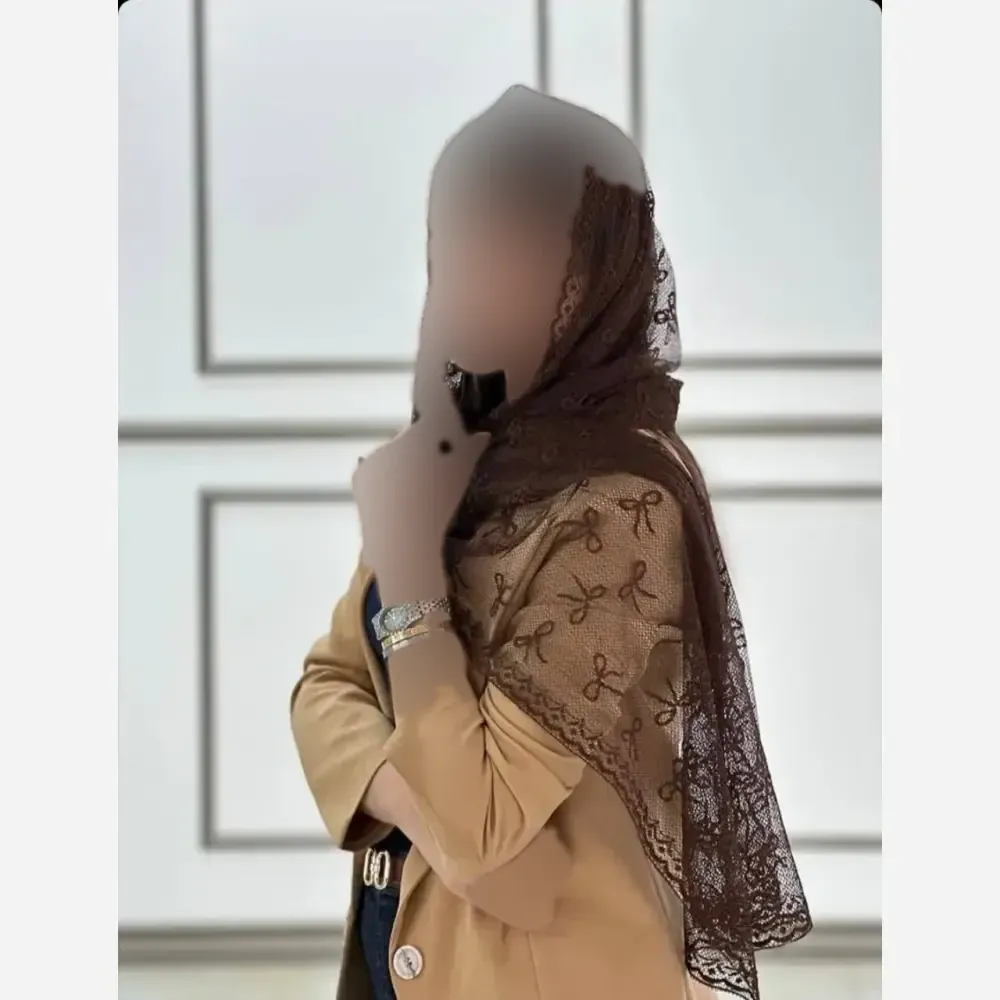 شال تور دانتل با حاشیه دانتل طرحدار در رنگ بندی متنوع سایز فری ابعاد 180*70