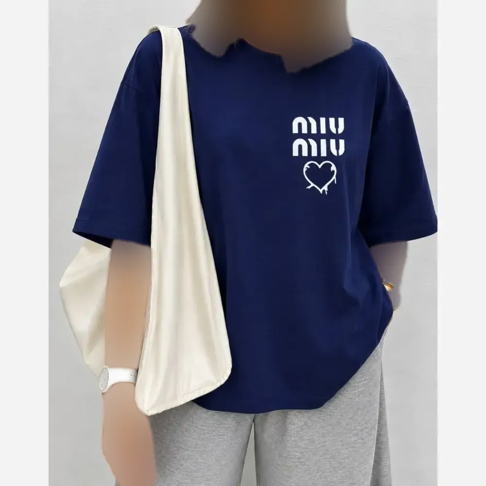 تیشرت باکسی طرح Miu Miu نخ پنبه اعلا فری سایز تا 44 رنگبندی متنوع