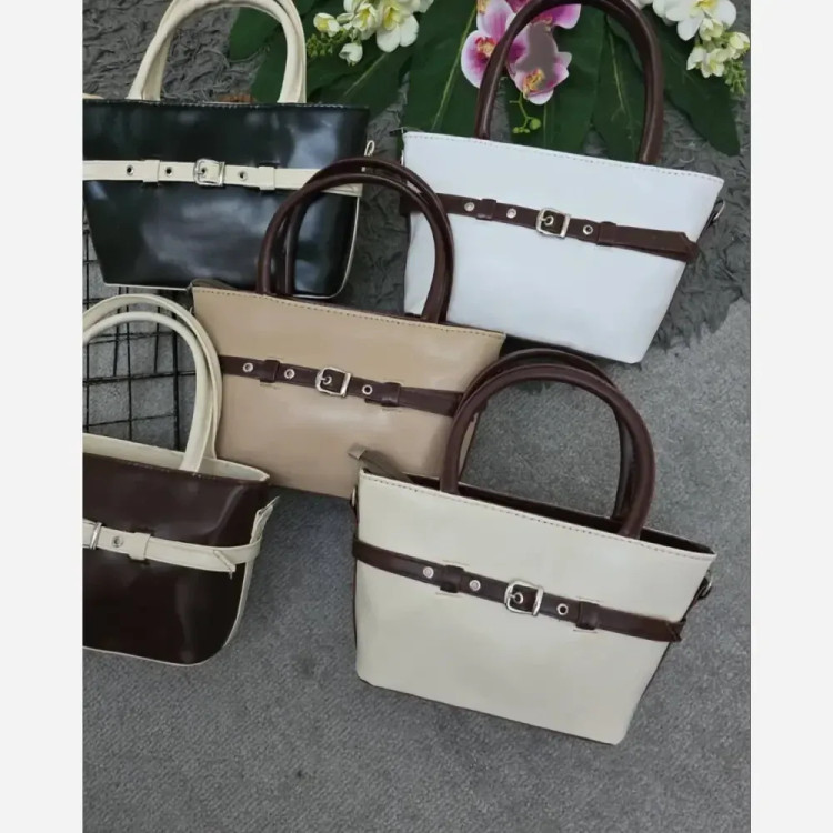 کیف چرمی زنانه اسما مشکی سفید سایز آزاد