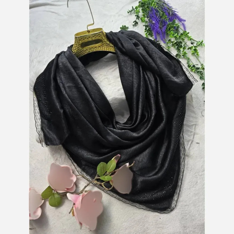 روسری یاقوت کوپرا ترک نگین دار مشکی قواره دار ابعاد 120x120
