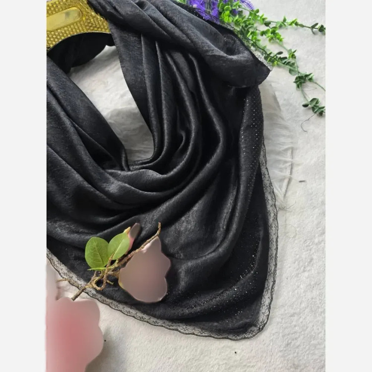روسری یاقوت کوپرا ترک نگین دار مشکی قواره دار ابعاد 120x120