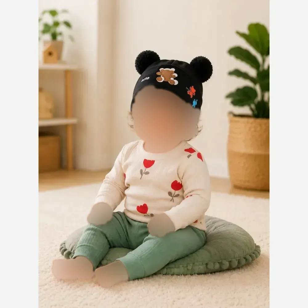 کلاه بچگانه تدی تریکو گرم بالا با چاپ و گلدوزی رنگ مشکی طوسی استخوانی نسکافه ای سایز 1 و 2