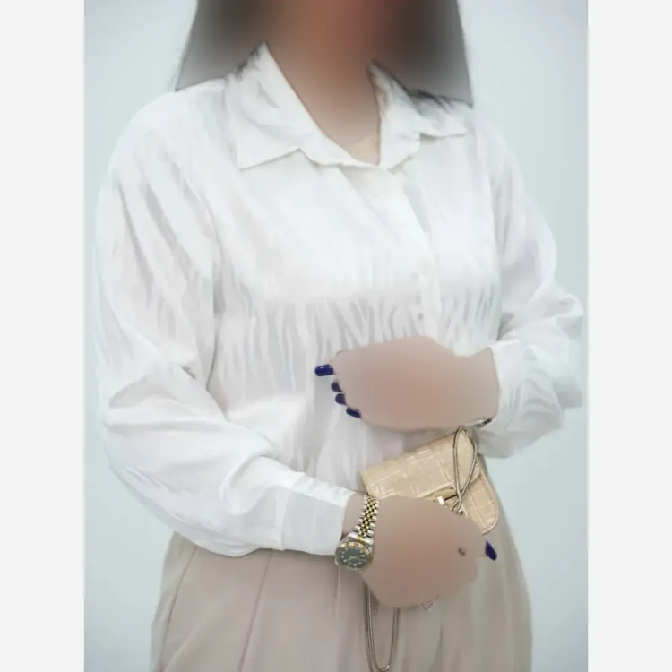 شومیز ساتن طرح دار نازنین رنگ سفید فری سایز